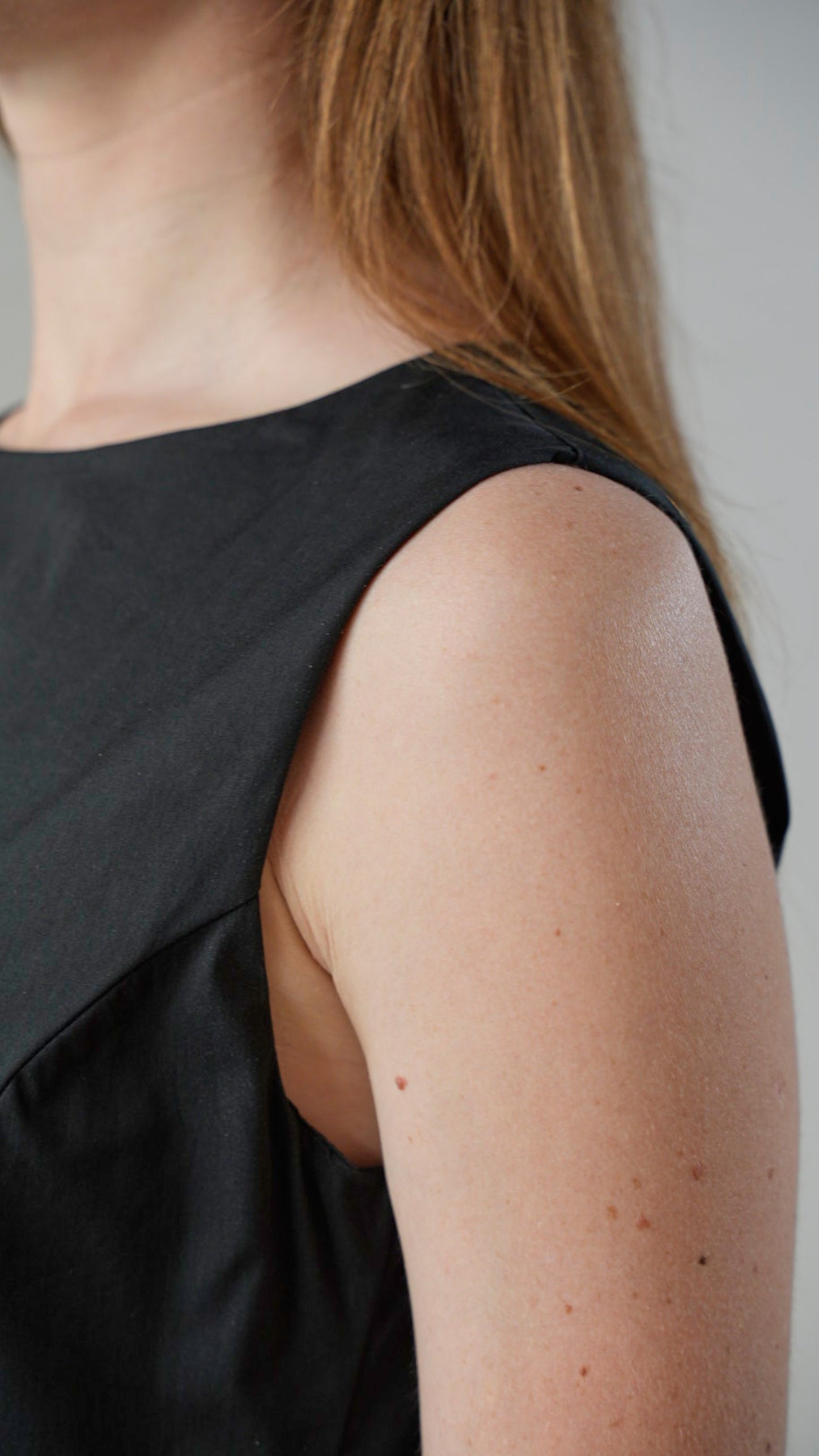 Lokita - Abito con tasche in tinta unita nero - ART.LOK015/1283/25SSPR