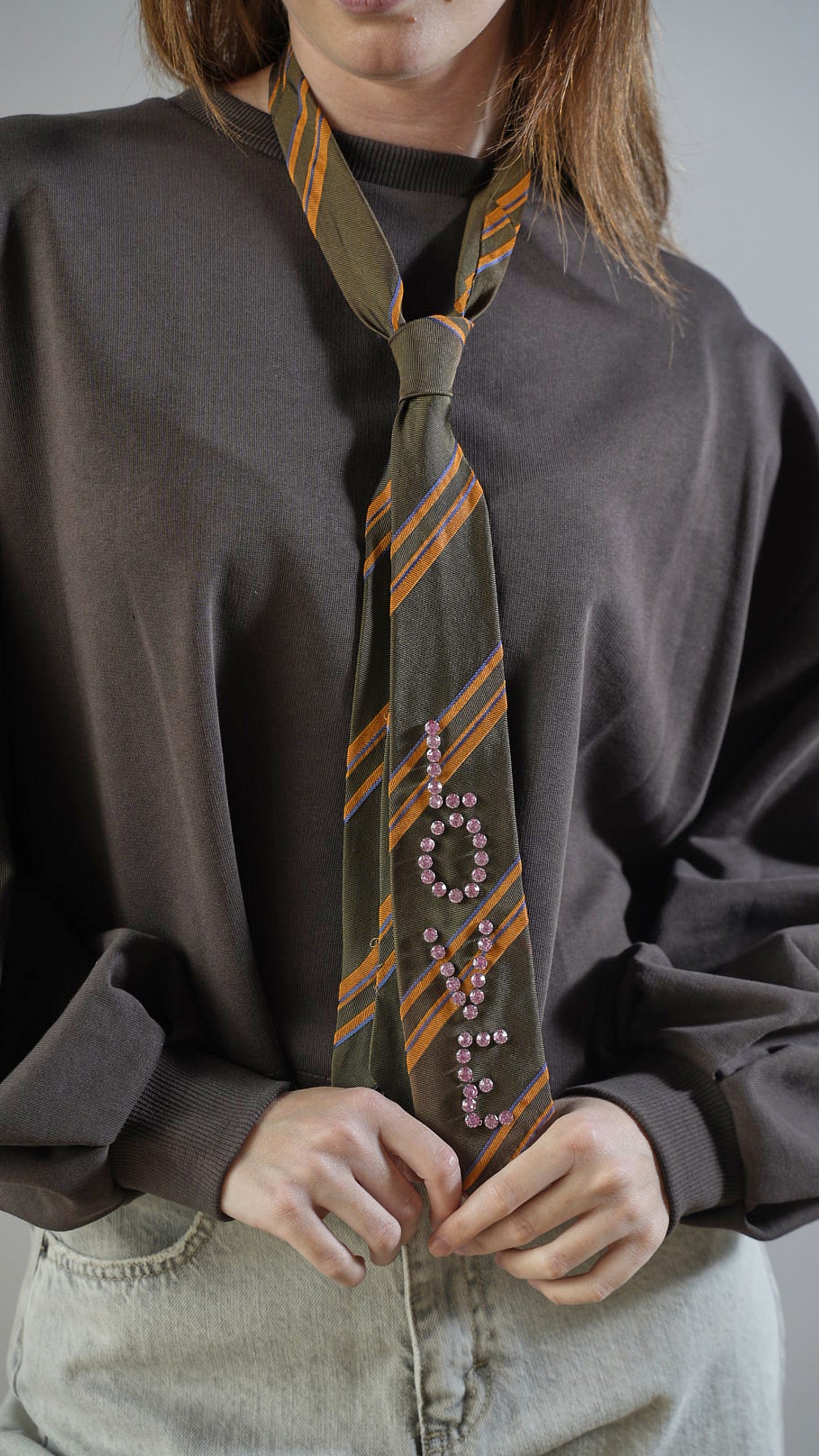 Tensione in - Felpa irregolare con cravatta removibile - ART.36900AI25CAMP