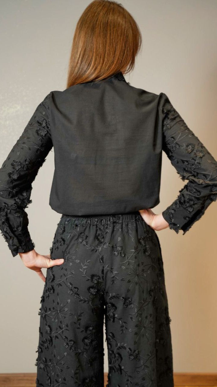 Zahjr - Pantaloni con elastico in tinta unita neri ricamati con fiori bianchi in 3D - ART.53539757