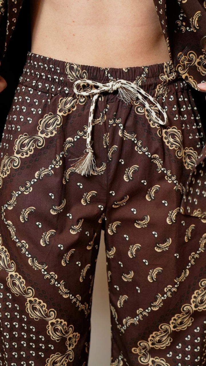 Tensione In - Pantaloni bandana con elastico sfondo marrone - ART.36545