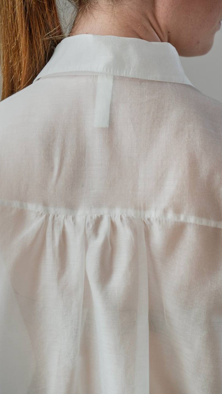 Tensione In - Camicia bianca con bordo manica con intagli - ART. S25C735
