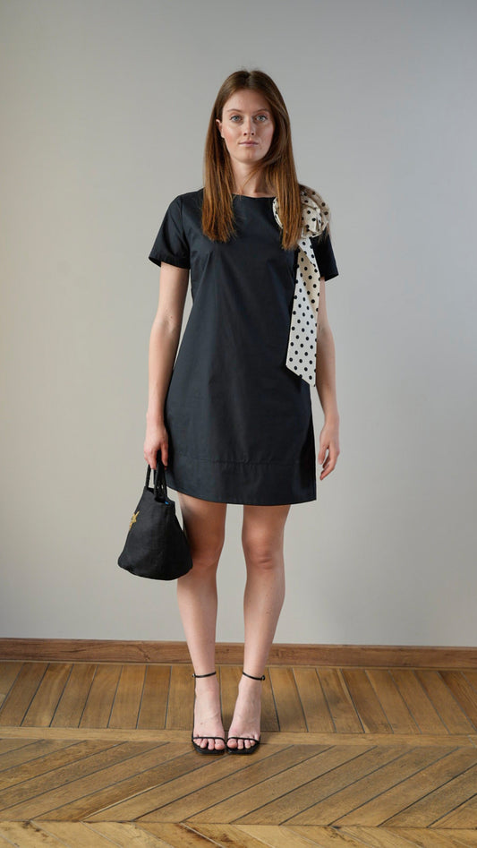 Tensione in - Abito tinta unita nero con spilla a pois - ART.TEA30053AT