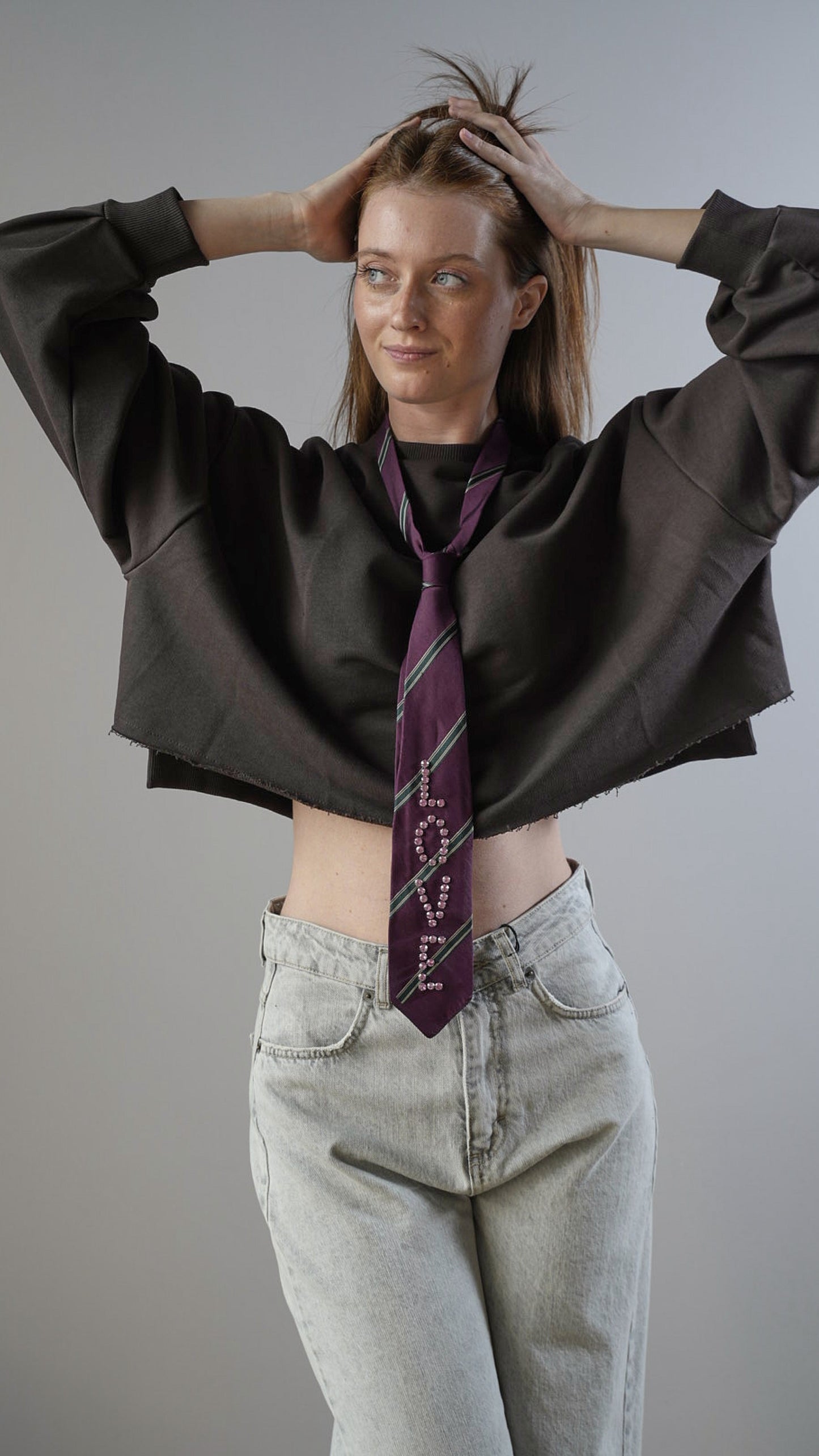 Tensione in - Felpa irregolare con cravatta removibile - ART.36900AI25CAMP