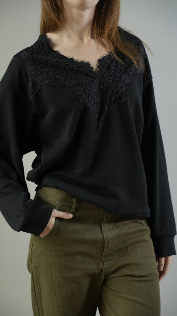 Tensione In - Felpa scollo a V con dettagli in pizzo - ART.37818
