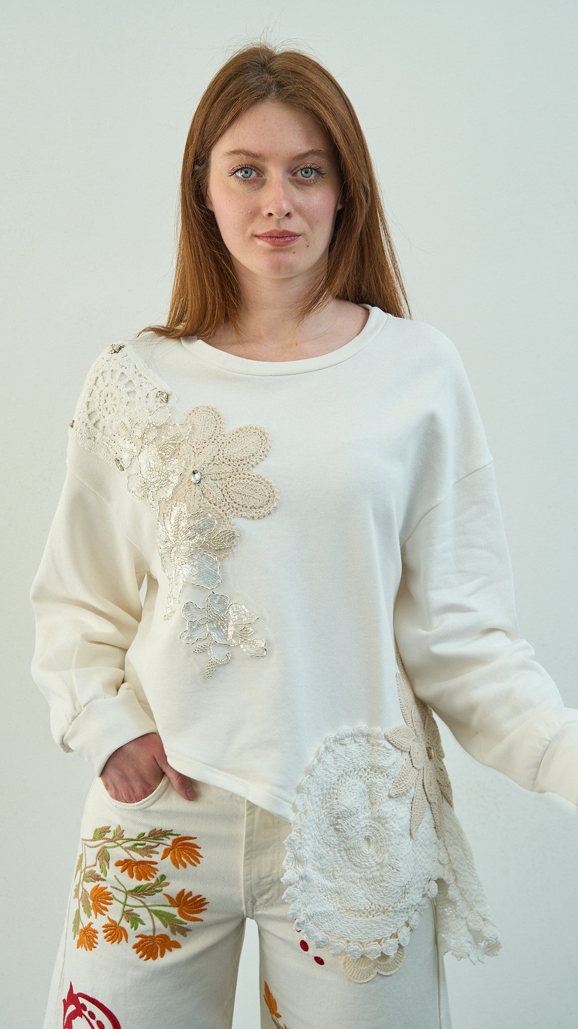 Tensione in - Felpa asimmetrica con toppe ricamate - ART.TETI3419PE26 Burro - Beige - Argento