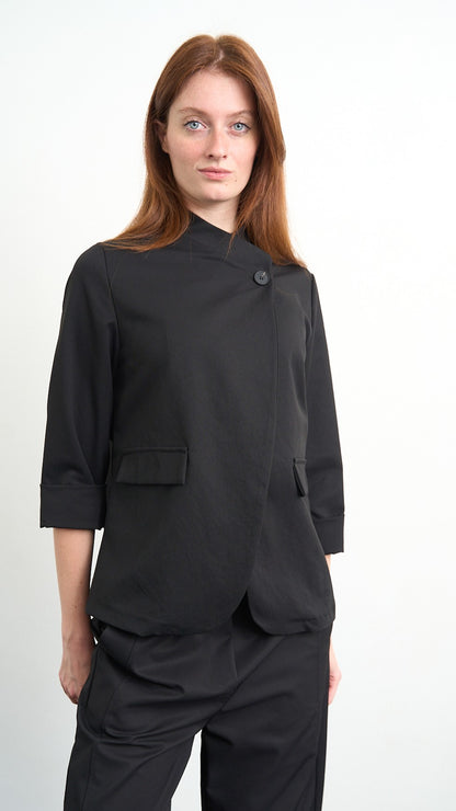 Via Roma - Giacca asimmetrica con collo alto e tasche con pattina - Nero - ART.26AI60001050