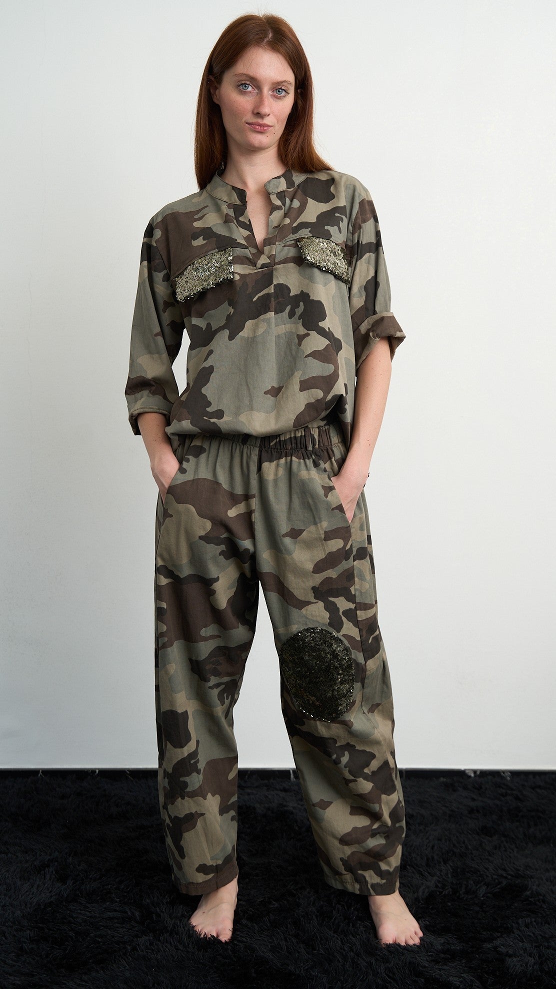 Via Roma - Completo camouflage con toppa e pattine paillettes - Camouflage - ART.26AI10002950