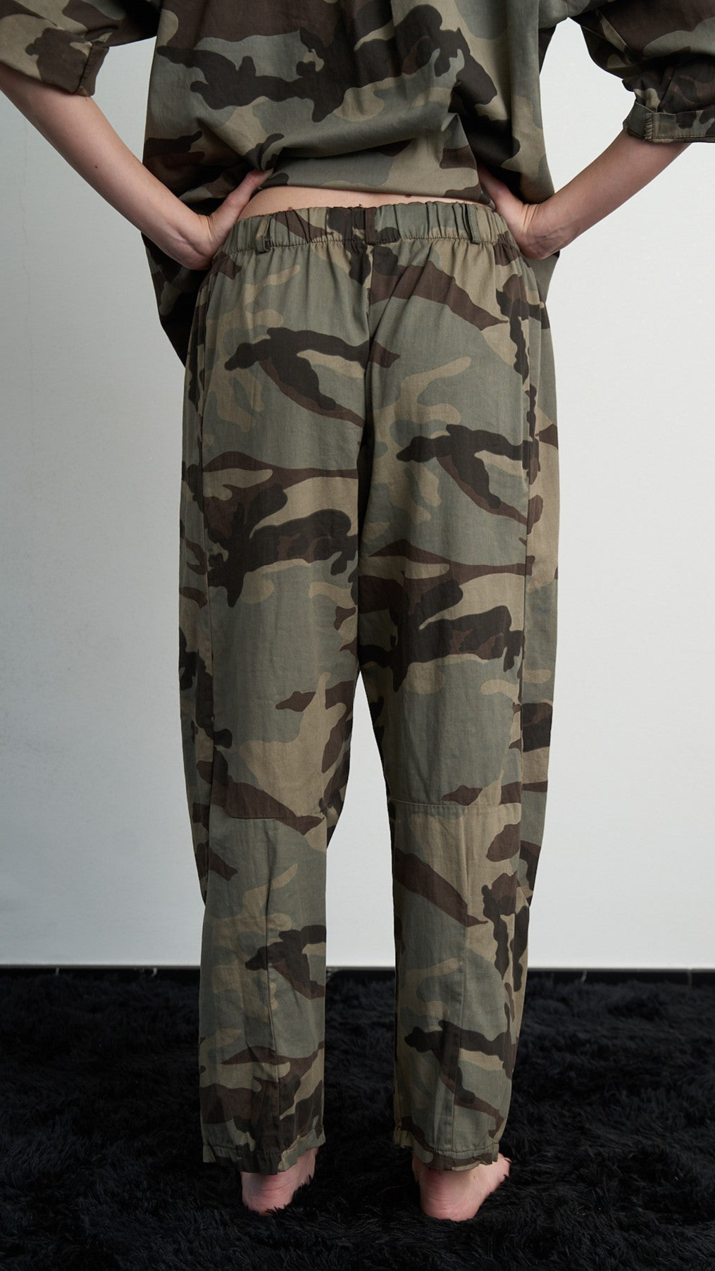 Via Roma - Completo camouflage con toppa e pattine paillettes - Camouflage - ART.26AI10002950