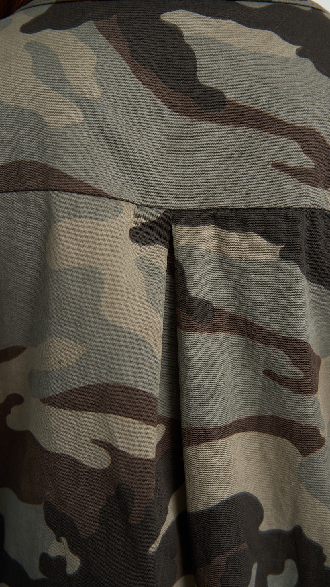 Via Roma - Completo camouflage con toppa e pattine paillettes - Camouflage - ART.26AI10002950