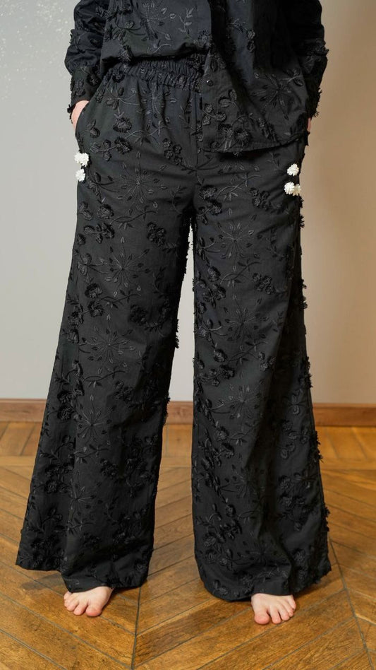 Zahjr - Pantaloni con elastico in tinta unita neri ricamati con fiori bianchi in 3D - ART.53539757