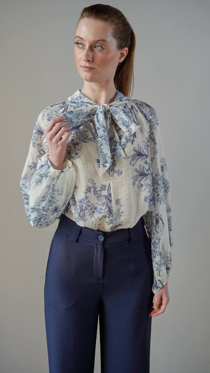 Tensione in - Camicia fantasia floreale con fiocco sfondo bianco - ART.S25C802