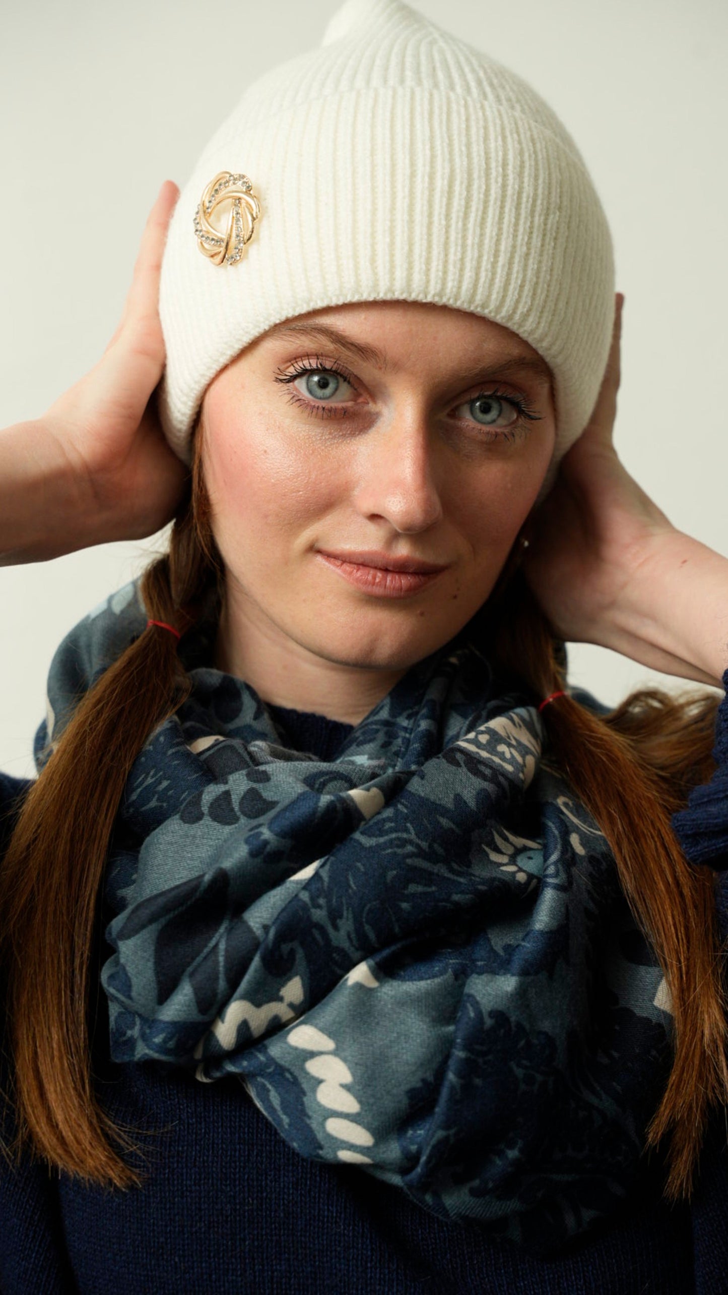 Via Roma - Cappellino con spilla