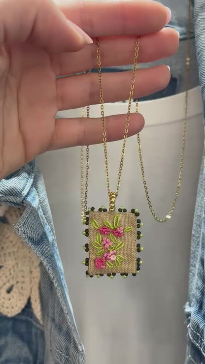 Via Roma - Collana "Primavera" quadrata Beige - Oro - Verde - Fucsia